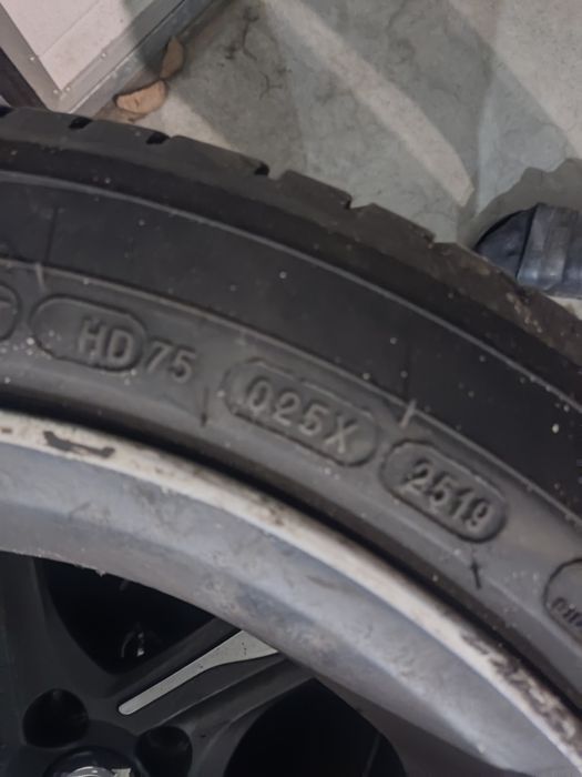 Koła , felgi aluminiowe z oponami Volvo