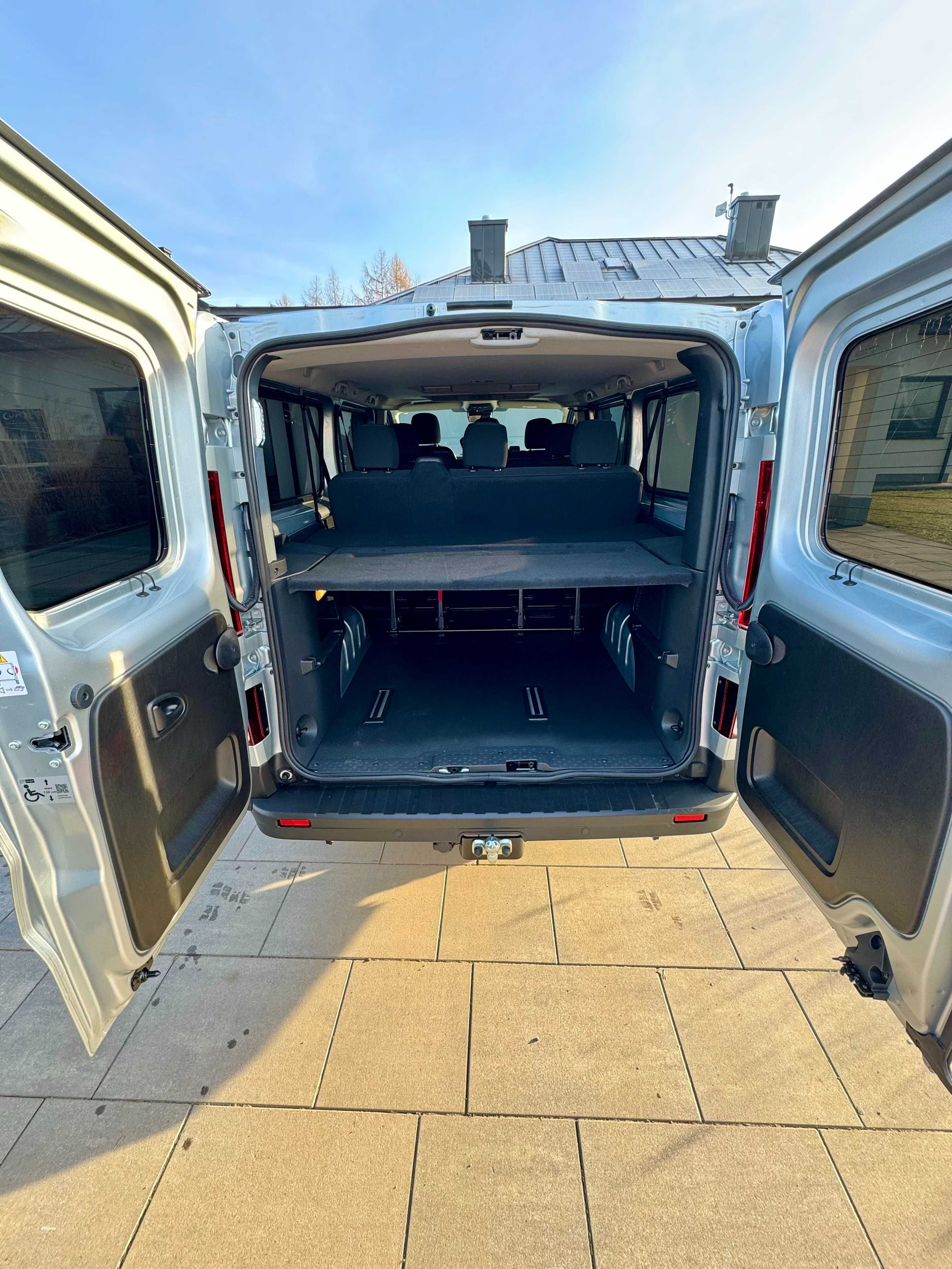 Wynajem busa 9 osobowego Renault Trafic long 2025r