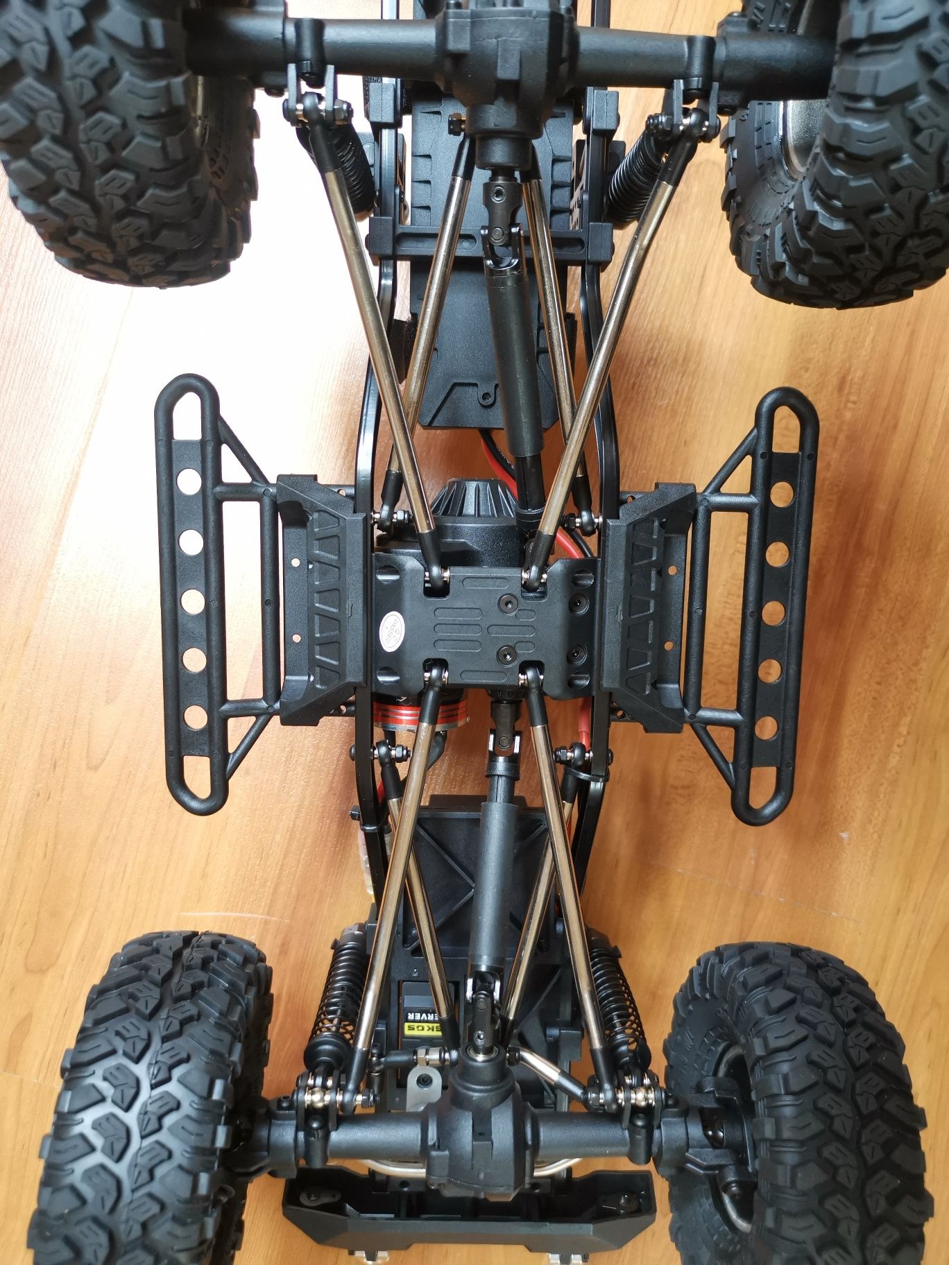 Carro telecomandado RC Jipe Rubicon Rock Crawler RGT 86100 V2 1:10 4x4