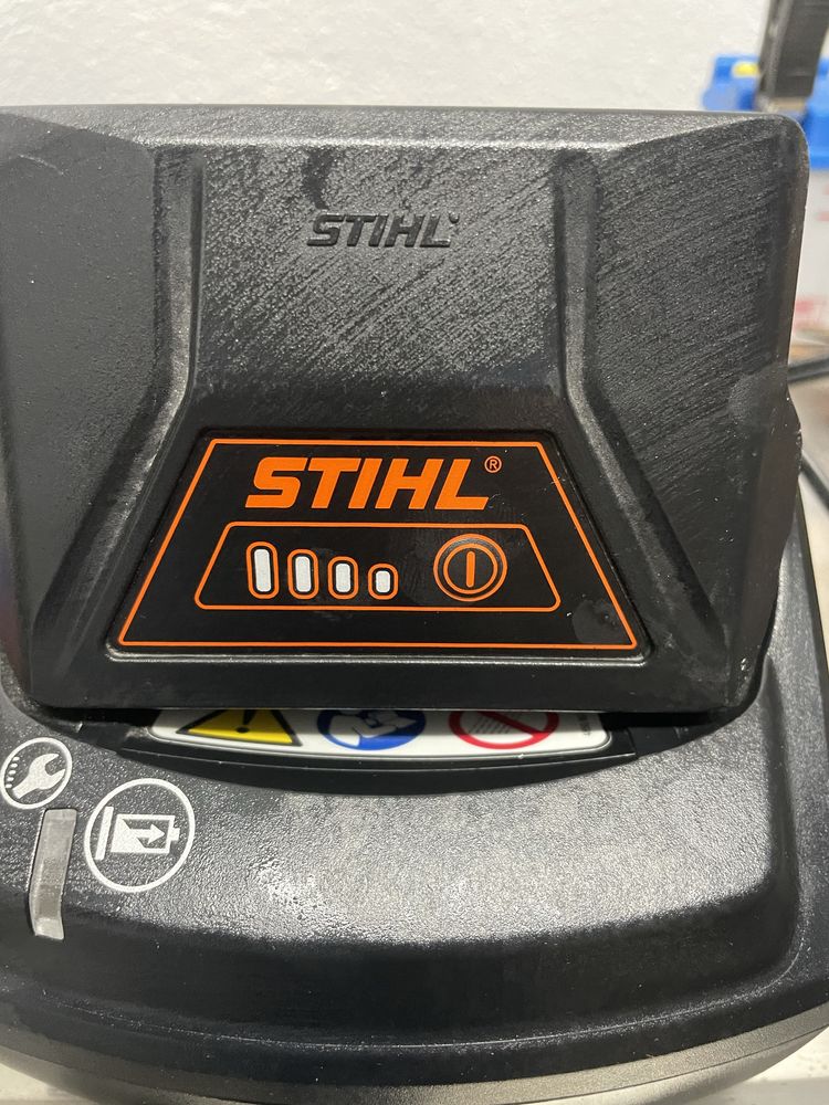 Corta relva Roçadeira  Stihl bateria