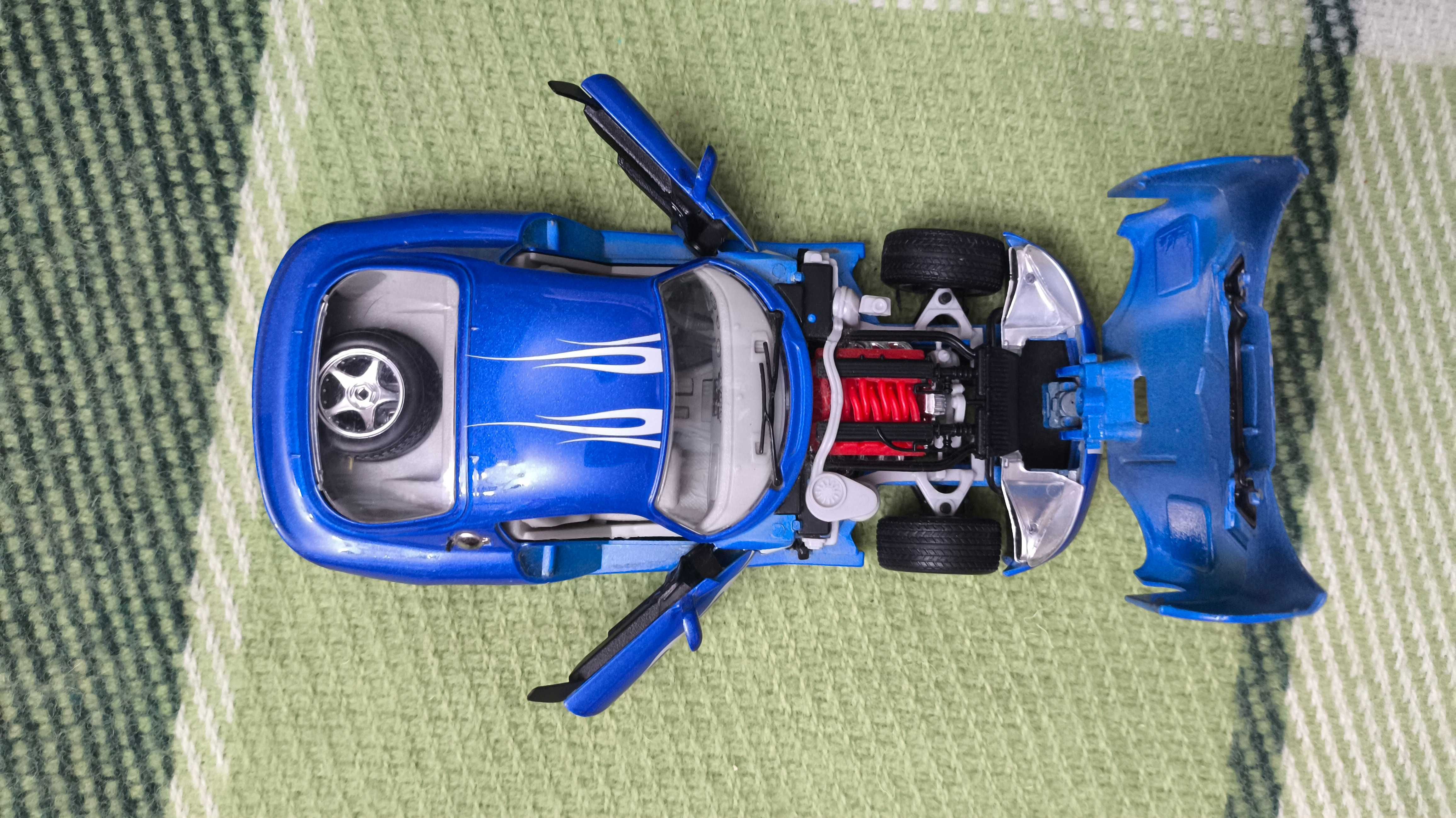 Машинка Dodge Viper GTS Coupe 1.24 Bburago