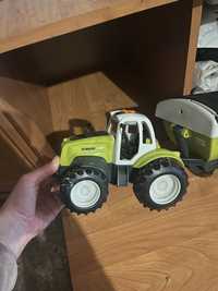 Traktor ager z przyczepą