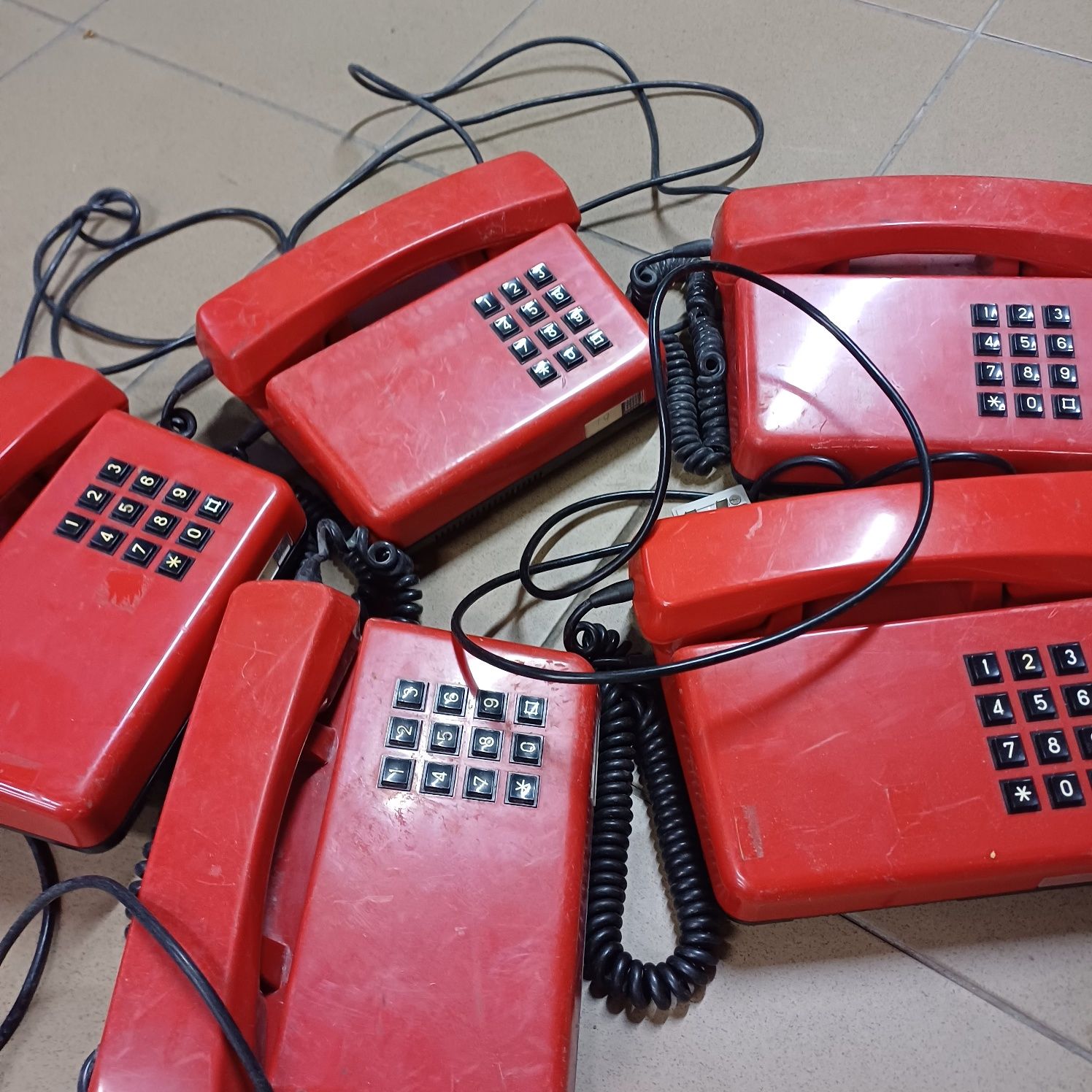 Telefony  Tulipan z czasów PRL