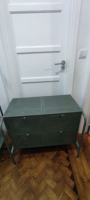 Armário de metal com gaveta