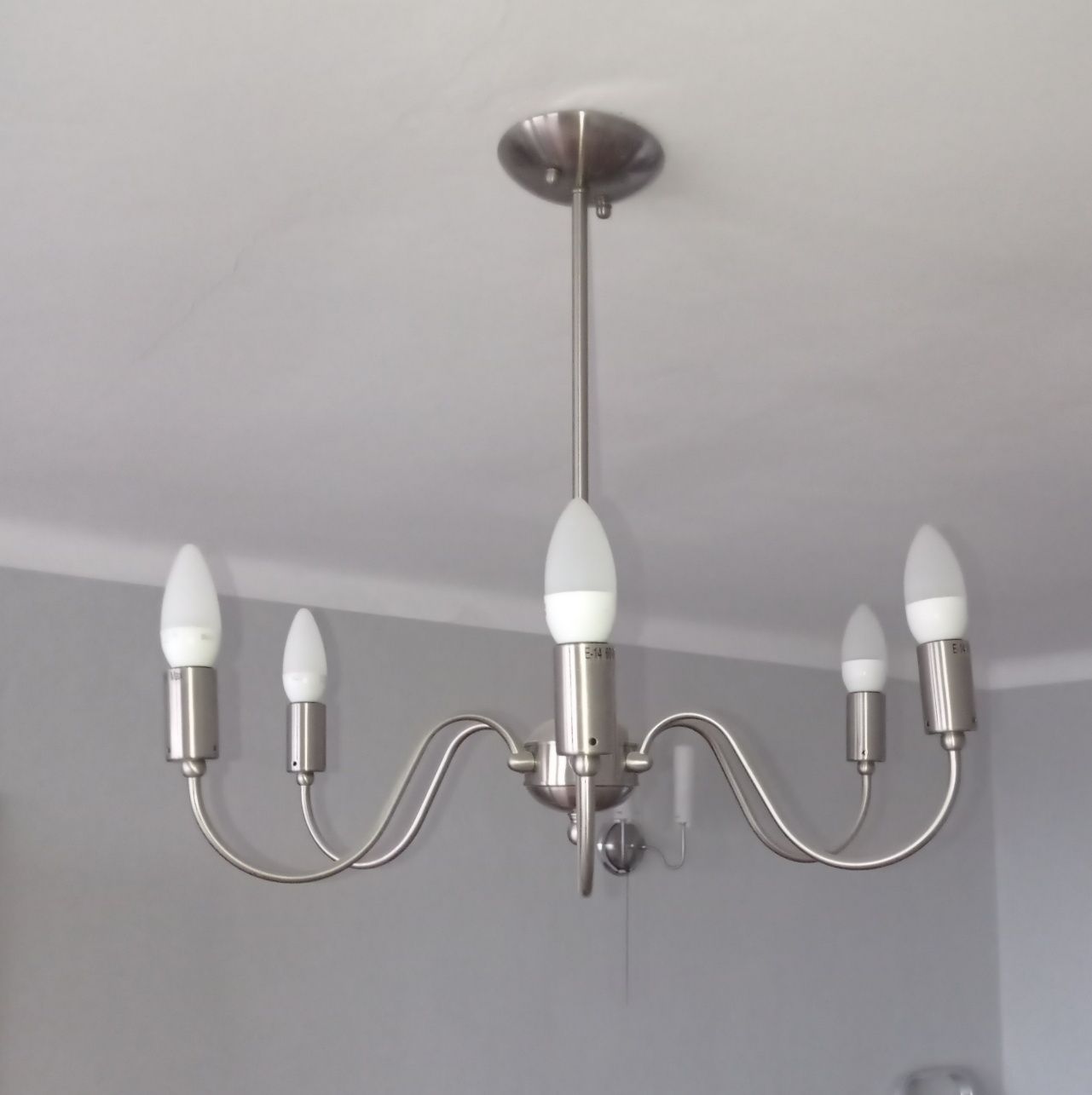 Żyrandol + dwa kinkiety + 6 żarówek led lampy