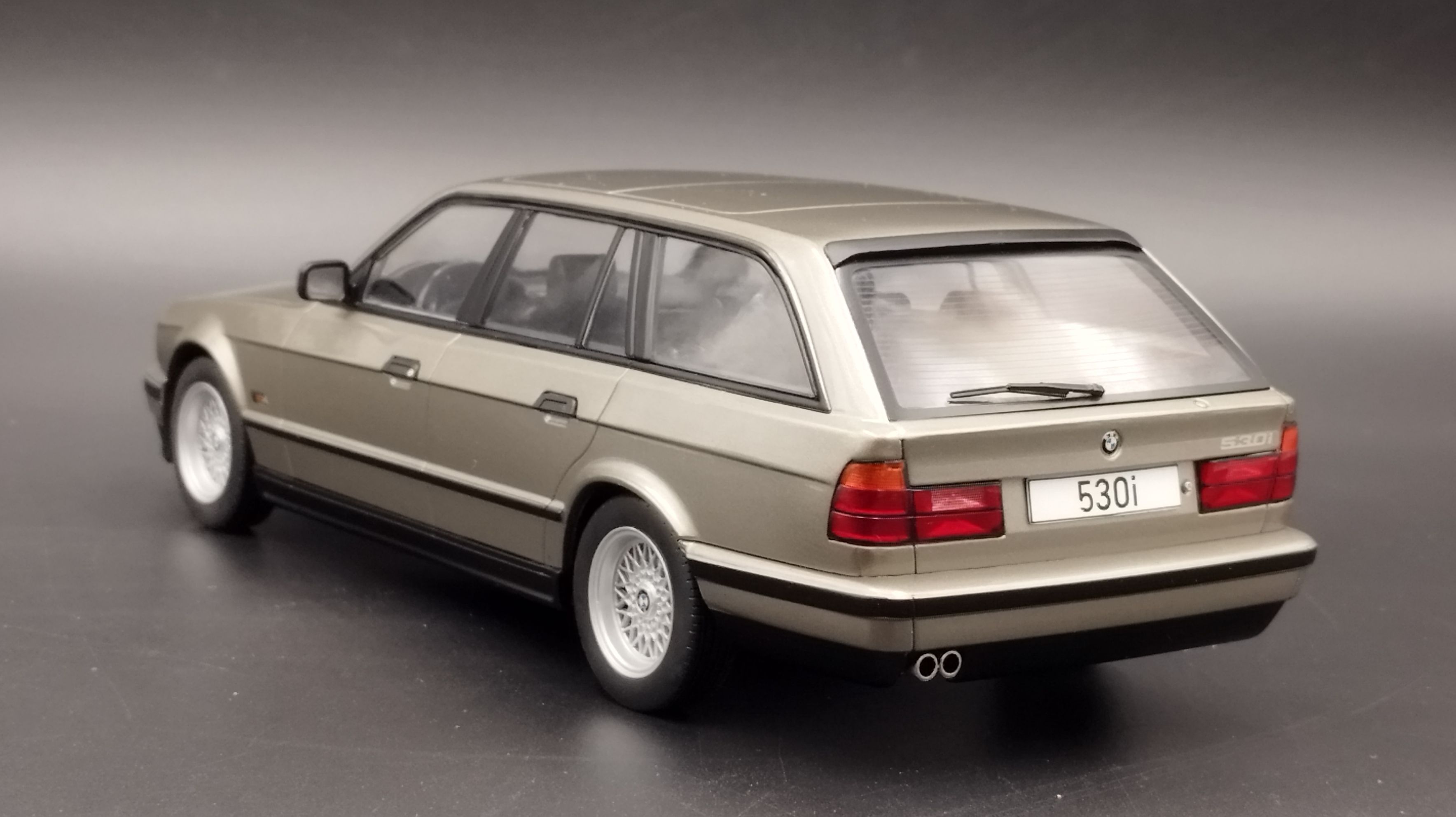 1:18 MCG 1991 BMW 540 E34 Touring  Model nowy