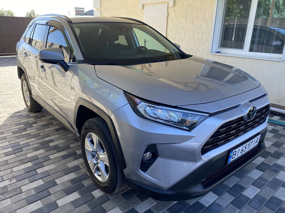 Toyota Rav 4  XLE - 2021 года