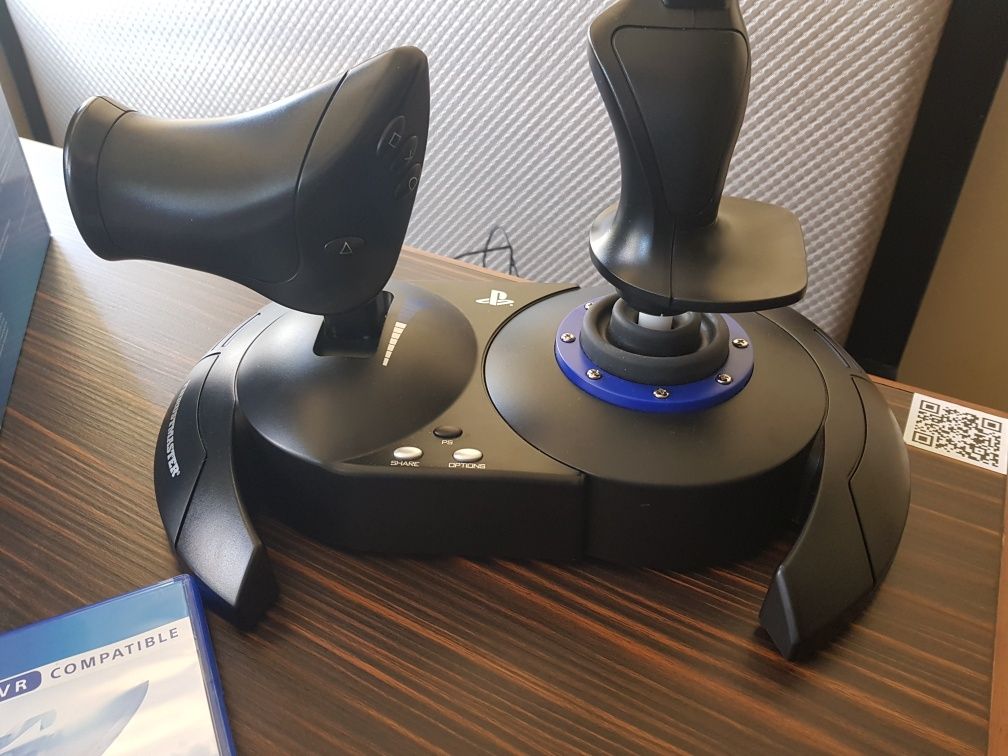 Joystick ThrustMaster t.Flight Hotas 4 ps + 2 jogos psvr