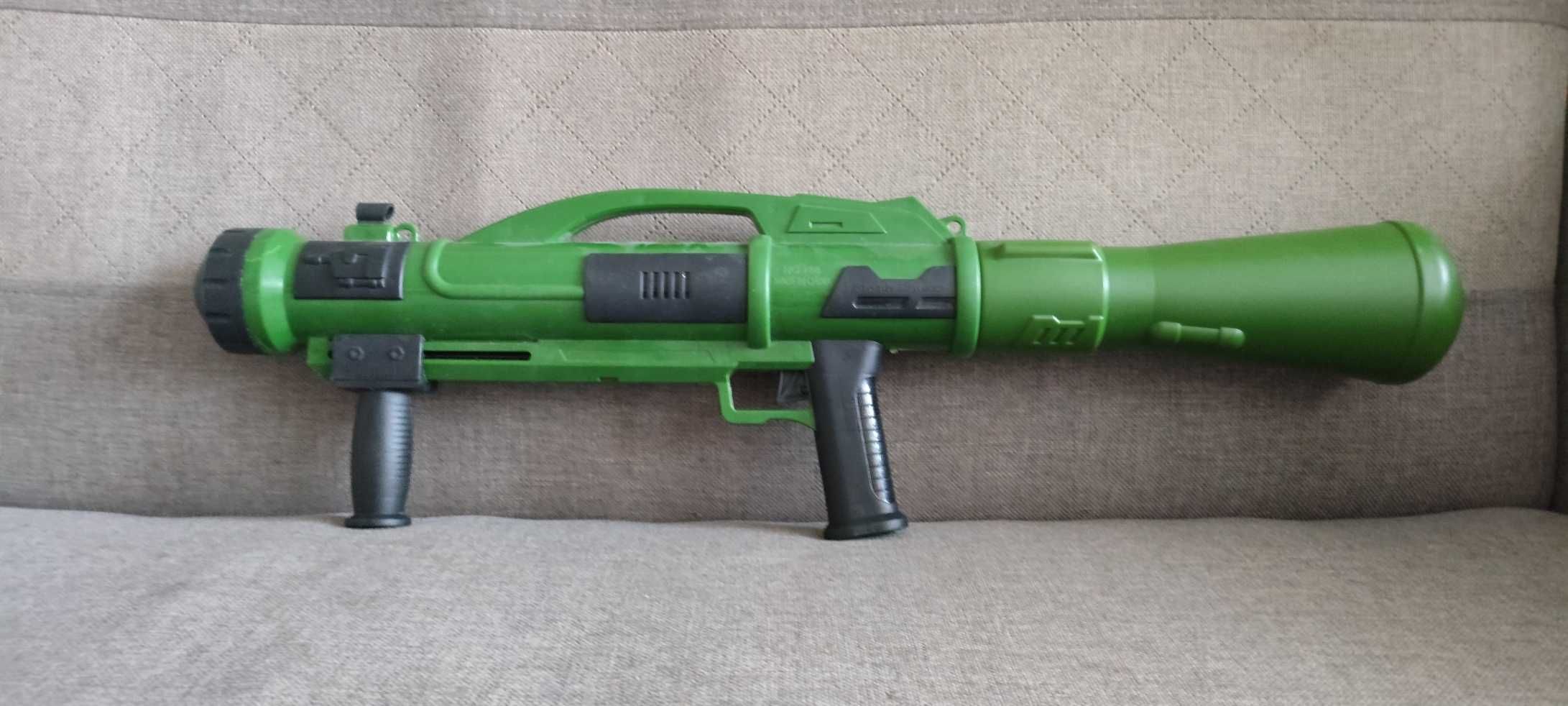 Pistolet na wodę. Bazuka.