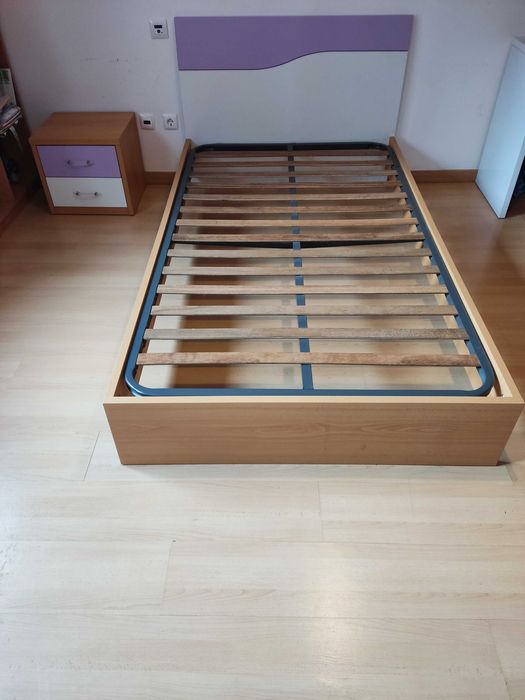 Cama mesa cabeceira para menina