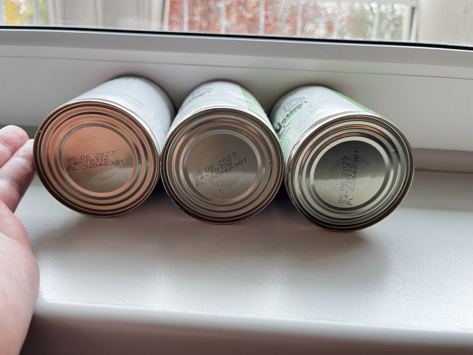 Karma dla piesków w puszce