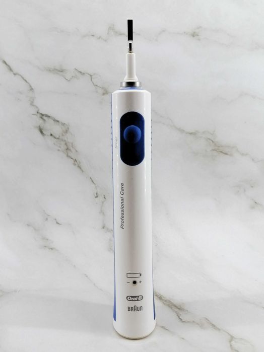 Szczoteczka elektryczna Oral-B PRO 600 Sensitive