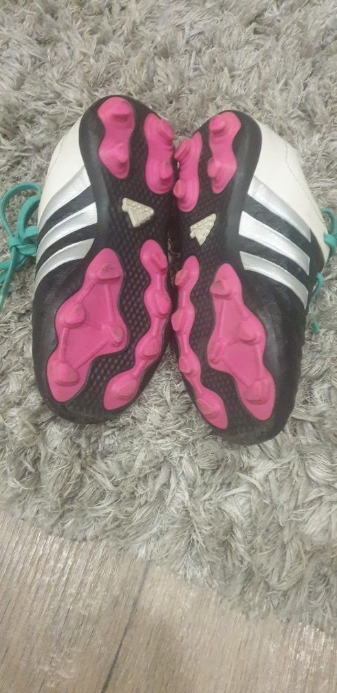 Chuteiras Adidas n 28