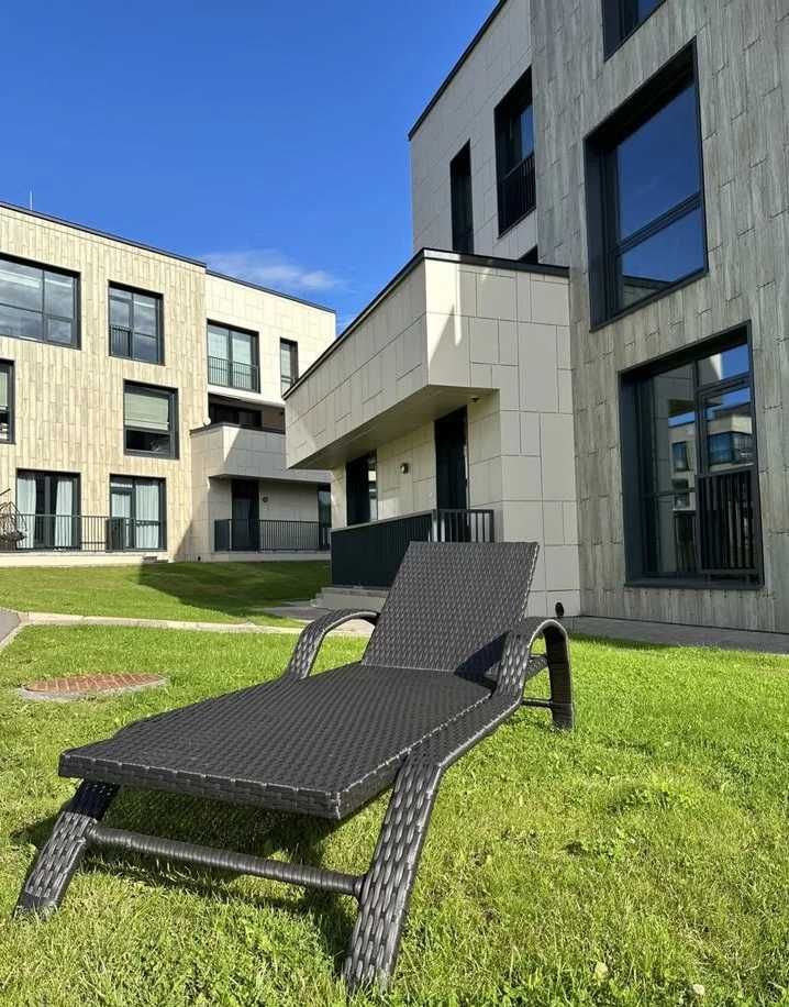 Шезлонг из искуственного ротанга