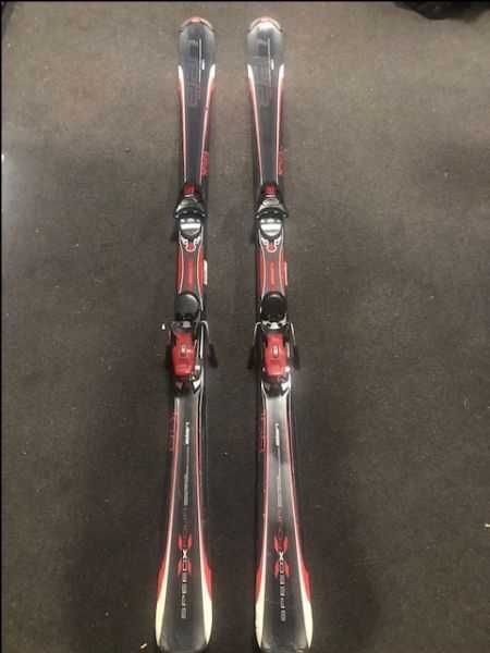 Narty zjazdowe ELAN  168cm
Długość   168 CM