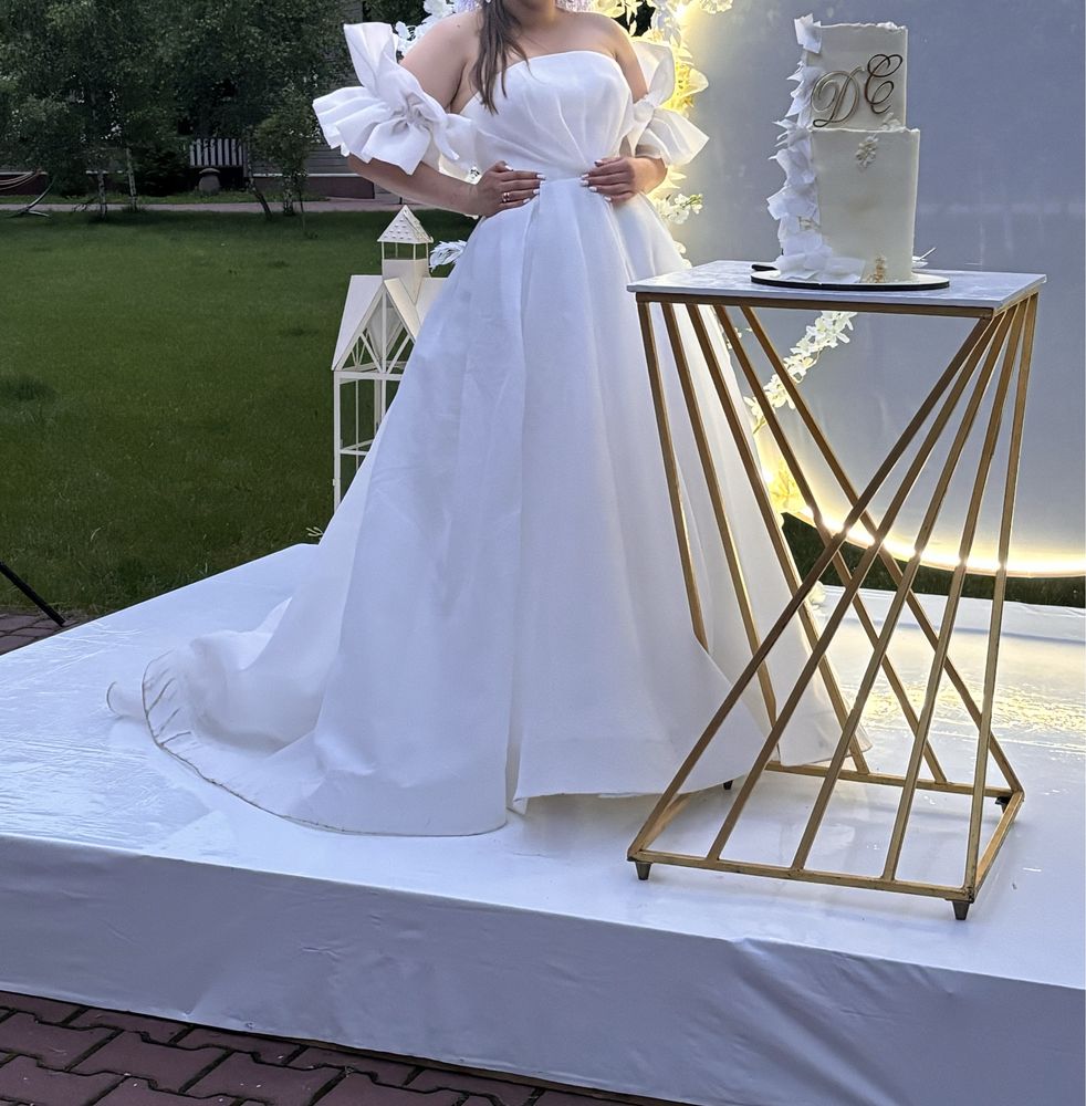 Весільна сукня