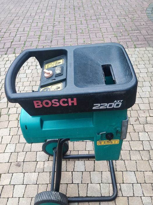 Rozdrabniacz do gałęzi frezowy, walcowy BOSCH AXT 2200