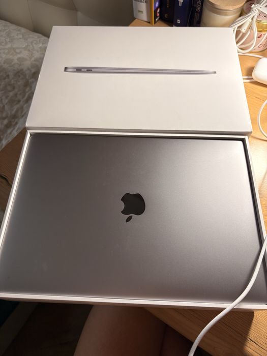 13-inch MacBook Air with Apple M1 chip