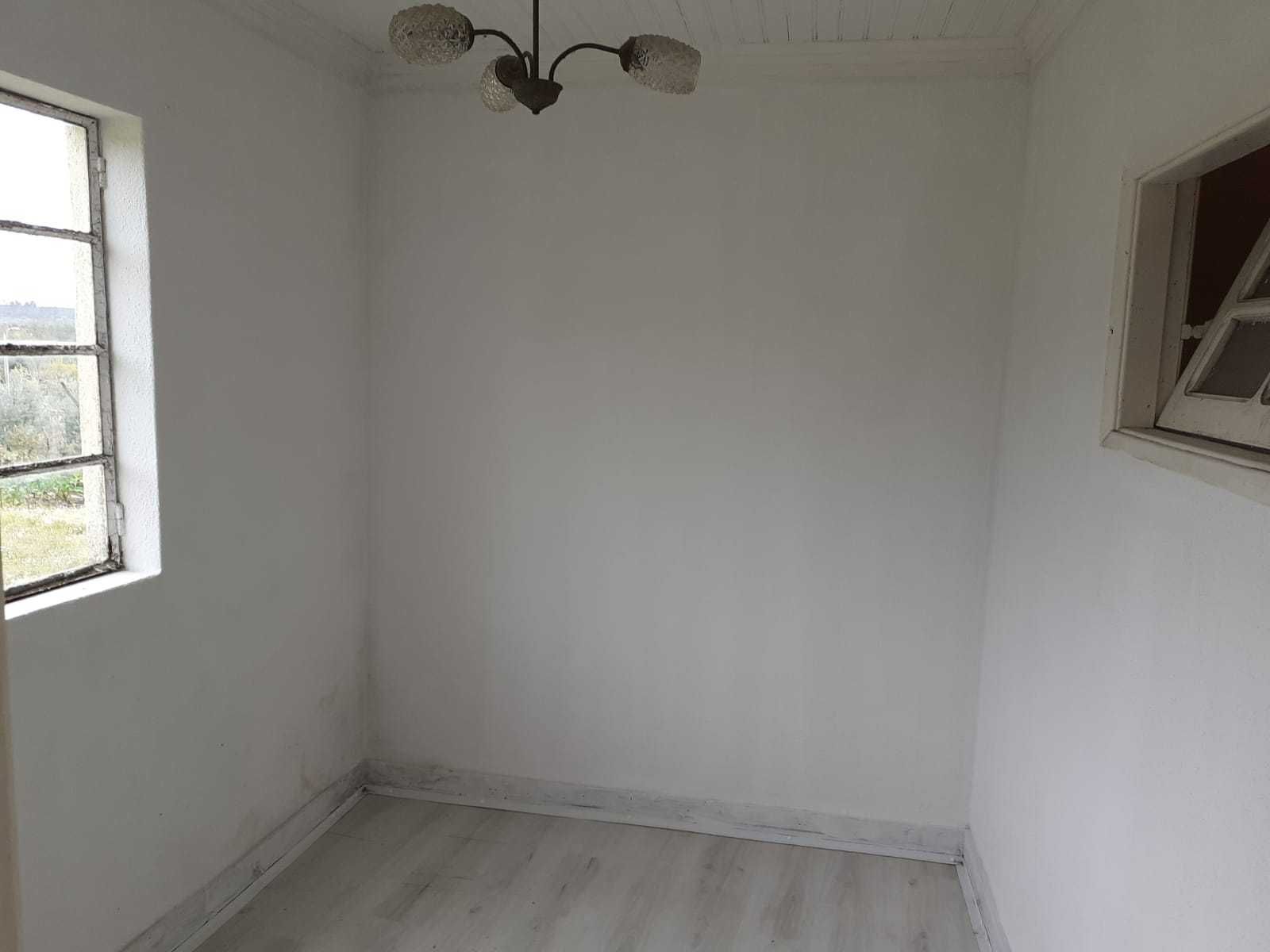 Moradia T2 com pequeno terraço