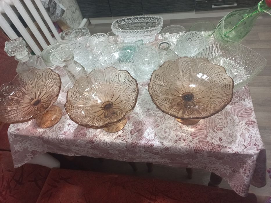 Скляний і хрустальний посуд графін соусниця тарілки  корок для бутля