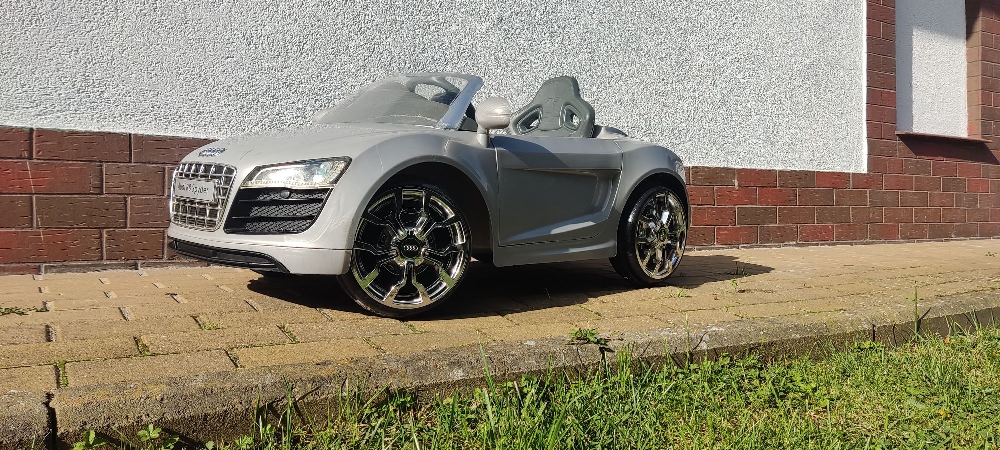 Audi R8 Spyder samochód na akumulator dla dziecka