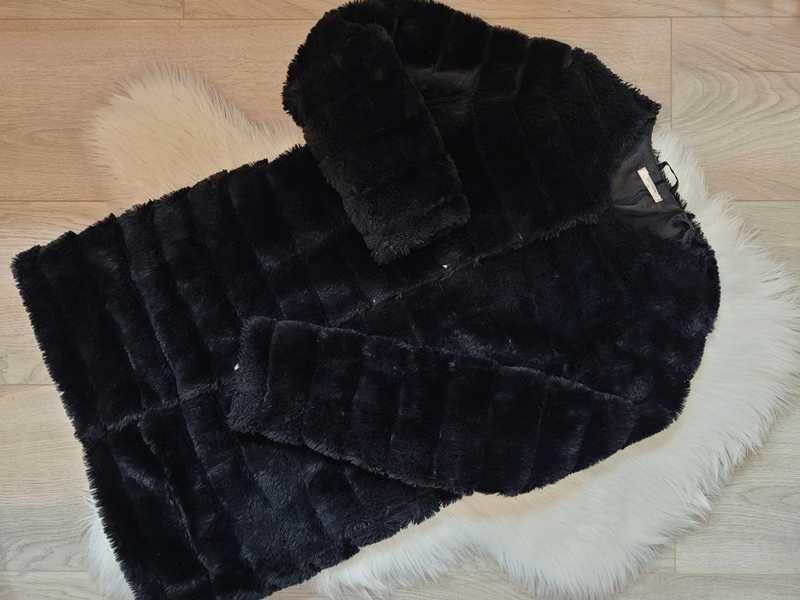 Czarne, przejściowe sztuczne futro / płaszcz na zatrzaski, 38 (M)