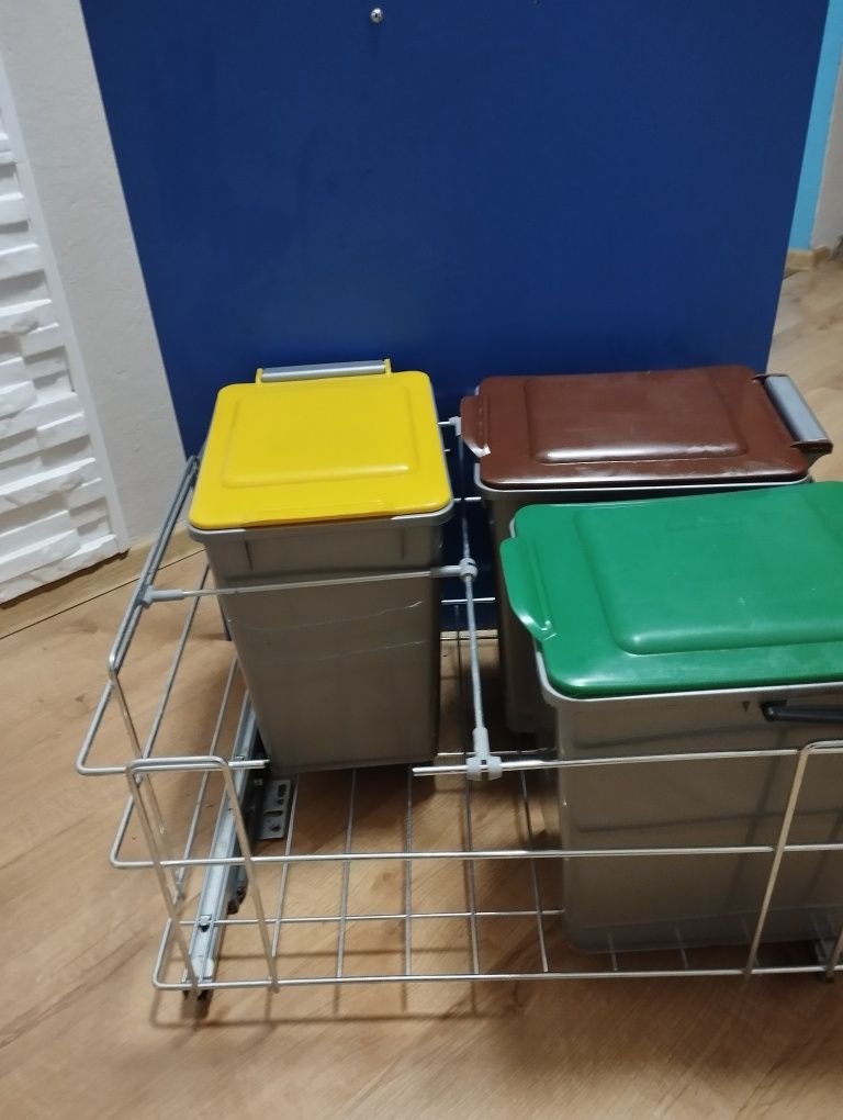Kosz  do szafki ,do segregacji z pojemnikami