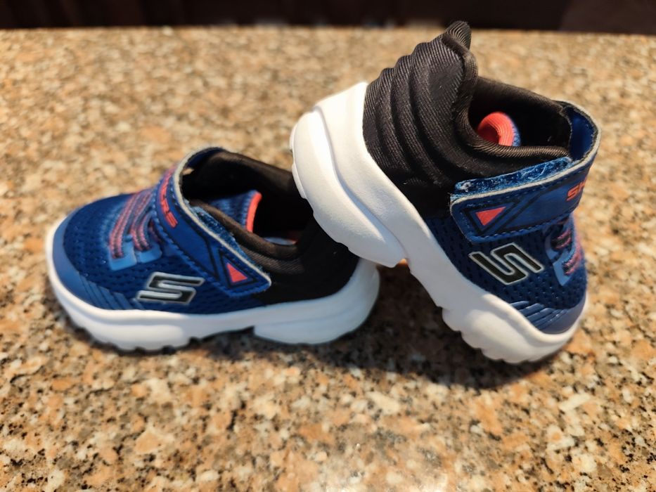 Tênis menino sketchers - Nike tamanho 20 e 21