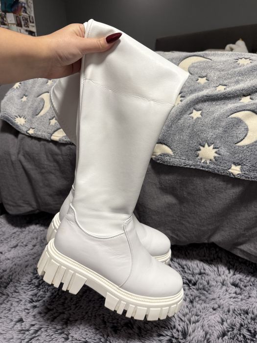 Ботфорти на масивній підошві-тренд цієї осені/зими