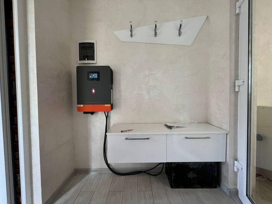 Безперебійне живлення. Батарея. Акумулятор та інвертор для дому та біз