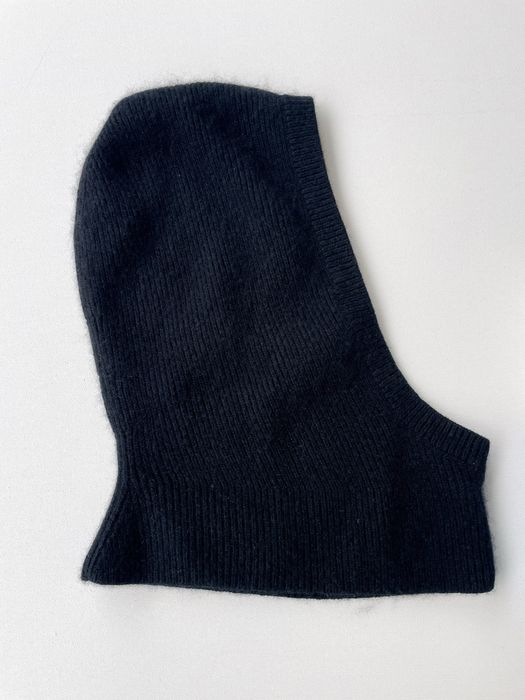 COS Czarna balaclava kaszmir wełna