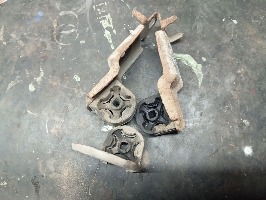 Продам кронштейн кріплення вихлопної труби Jeep Renegade