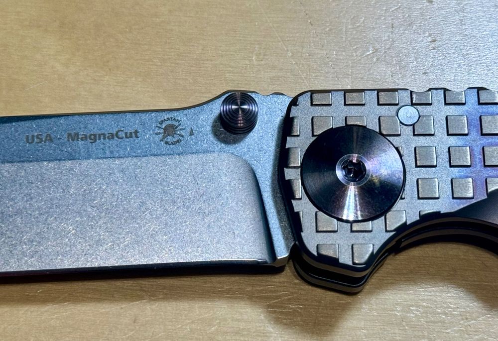 Nowy nóż składany firmy Jufule model Spartan Blade Monkey Tytan Brown