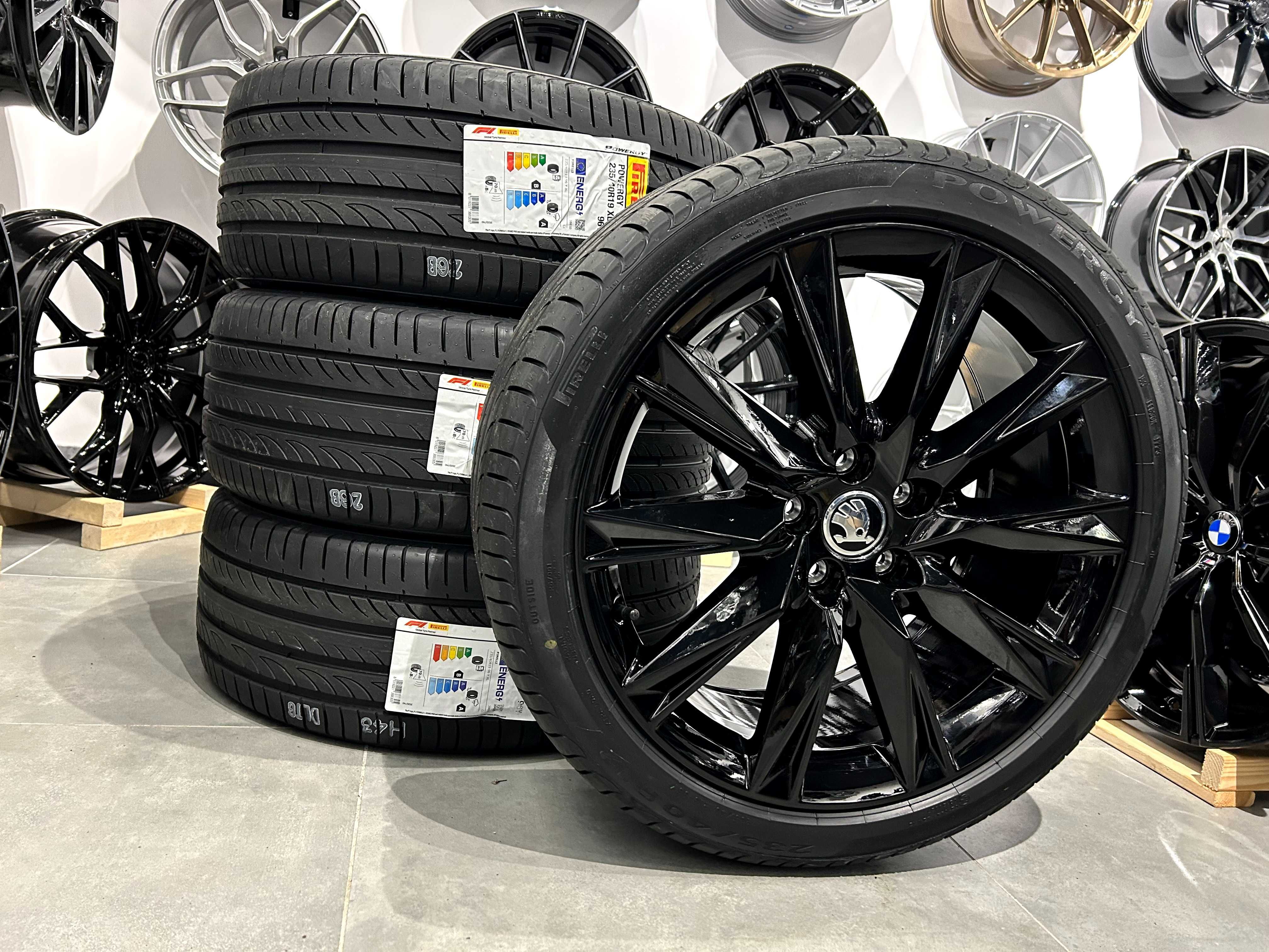 Oryginalne koła letnie 19 5x112 ET45 SKODA Superb Pirelli Powergy