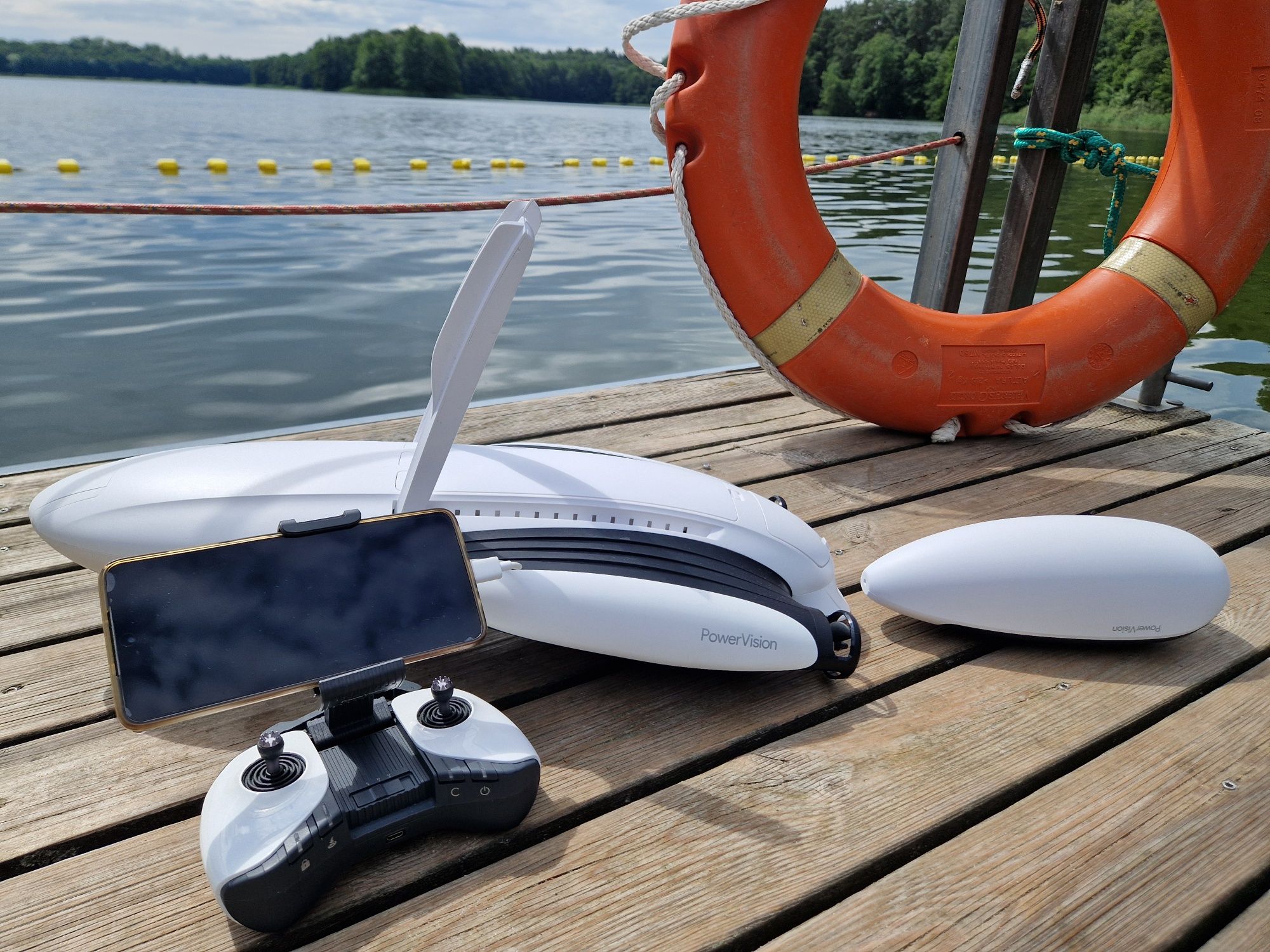 Dron wodny pływający