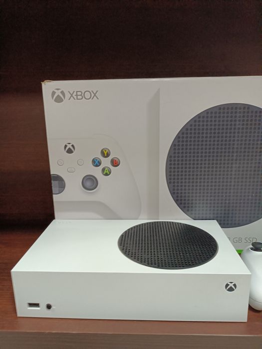 Xbox One S series 512 GB SSD , 2x pad - idealny stan