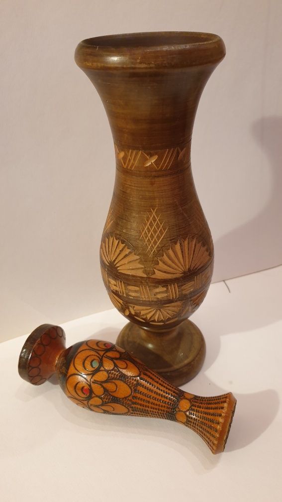 Piękny stary wazon drewniany rzeźbiony mały i duzý. Cena za 2szt .
