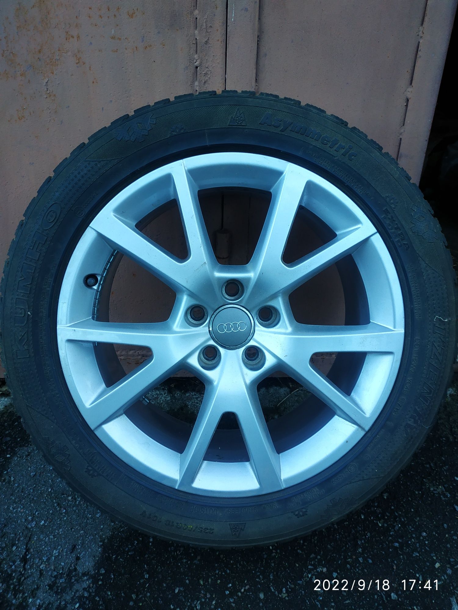 Комплект коліс (диски Audi), резина Kumho 235/50 R18 101V.