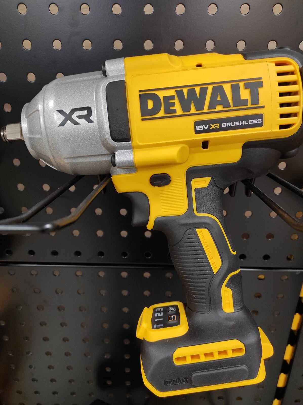 Акумуляторний офіційний ударний гайковерт DeWALT DCF900P2T