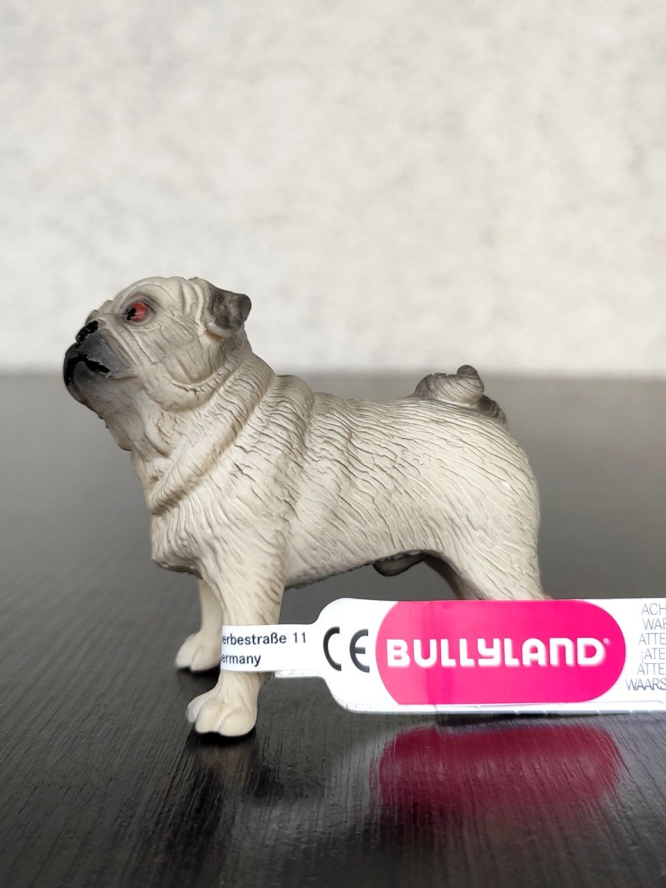 Kolekcjonerska figurka mops Bullyland.