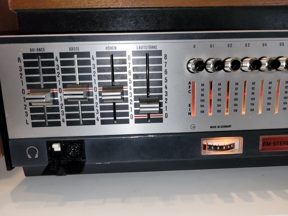 Hi Fi anos 70 - Grundig e Gira Discos PE 2001