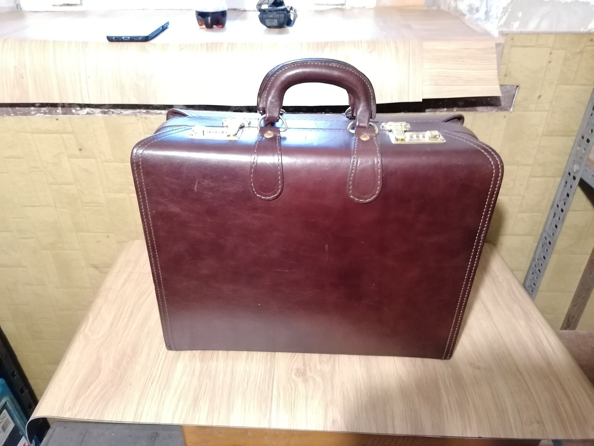Skórzana walizka aktówka torba Carino Milano