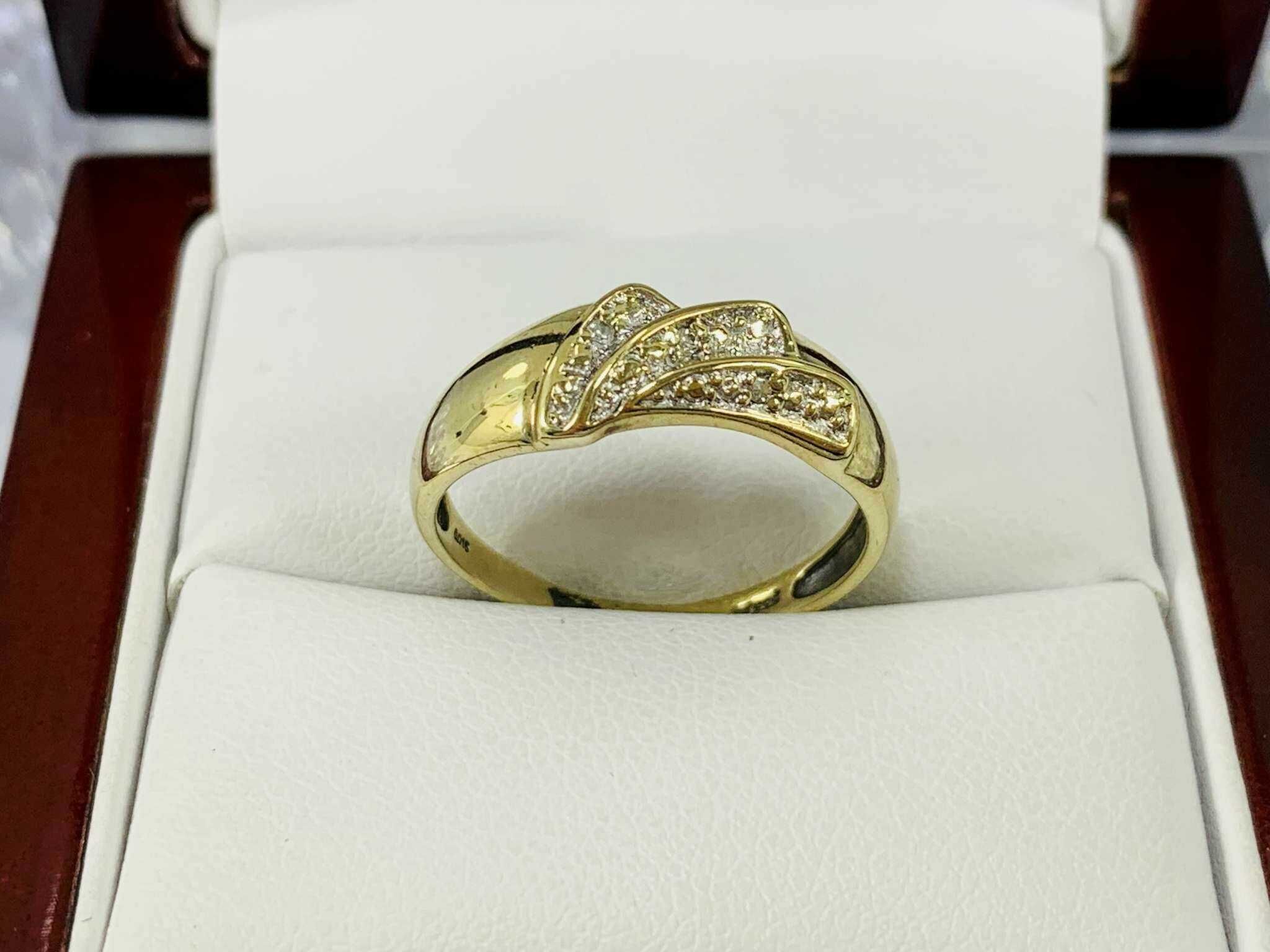Złoty pierścionek z diamentami 0,02CT 2,18G 333
