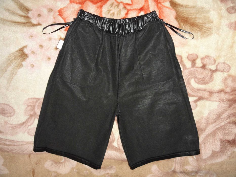 Трендовые кожаные шорты «Shein» (р.S/M эко кожа)