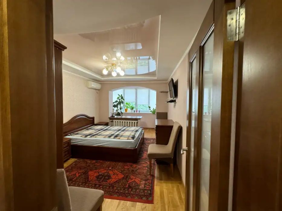 Продам с ремонтом 3к квартира ж/м Тополь-1