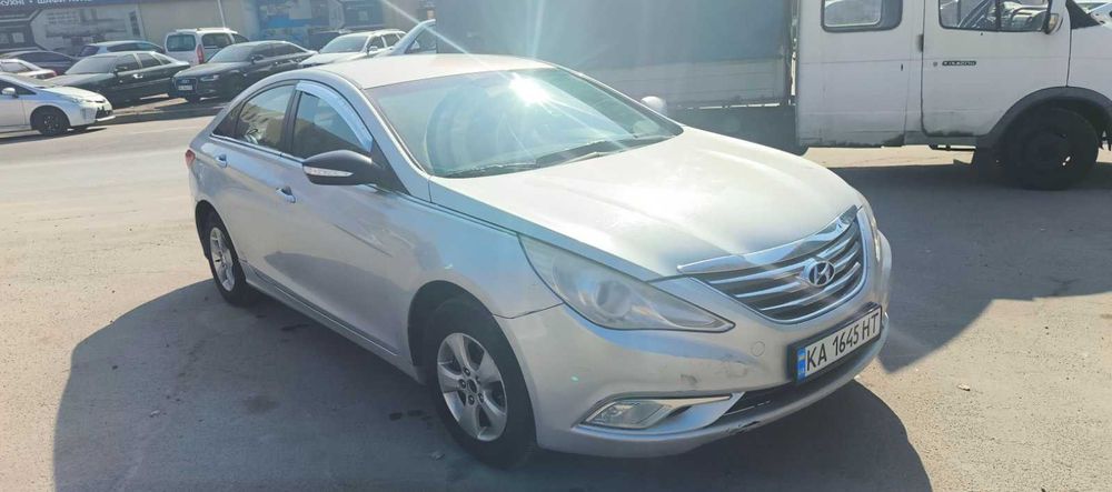 Оренда авто від Соната таксі і власні