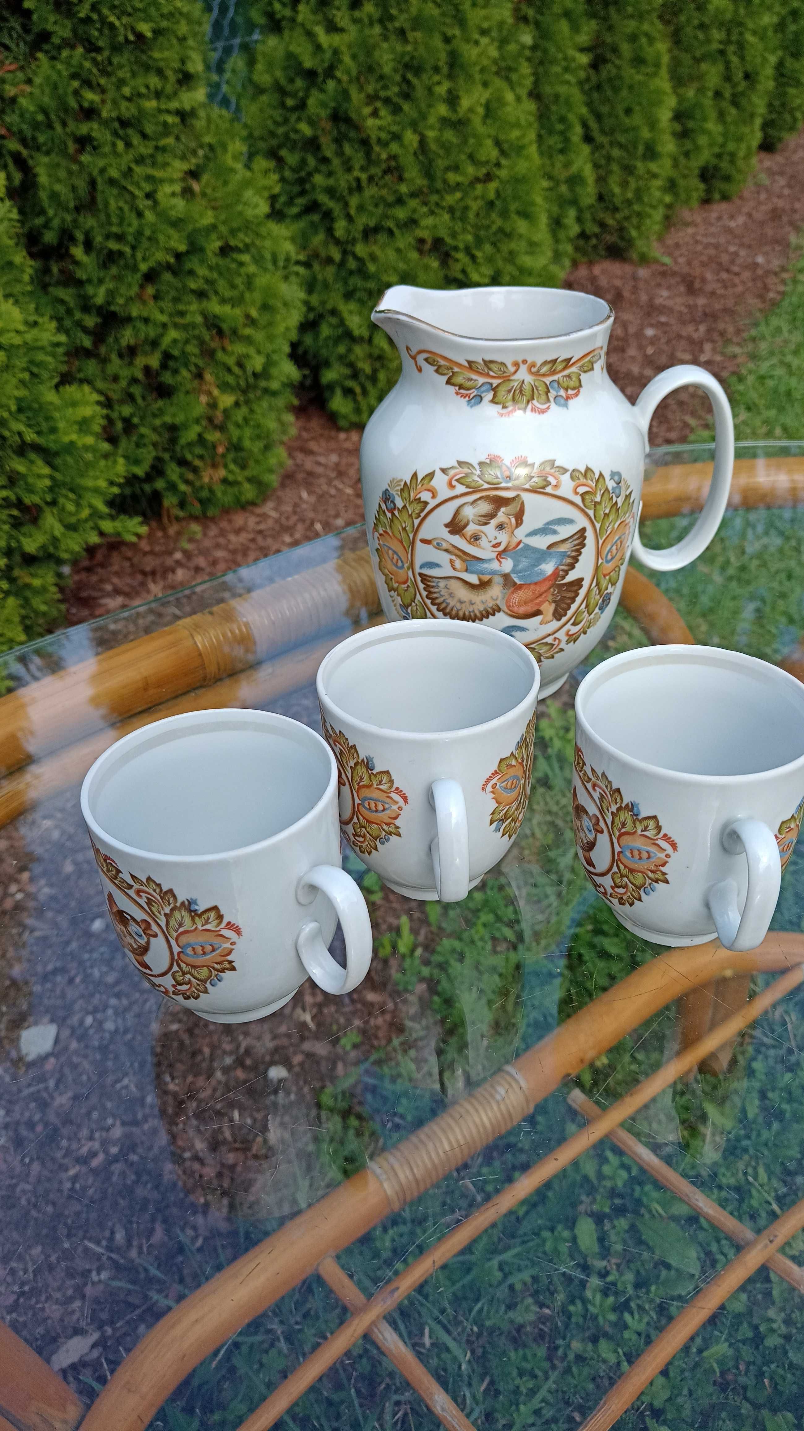 Dzbanek i  3 kubka . Porcelana ZSRR. Połonne.