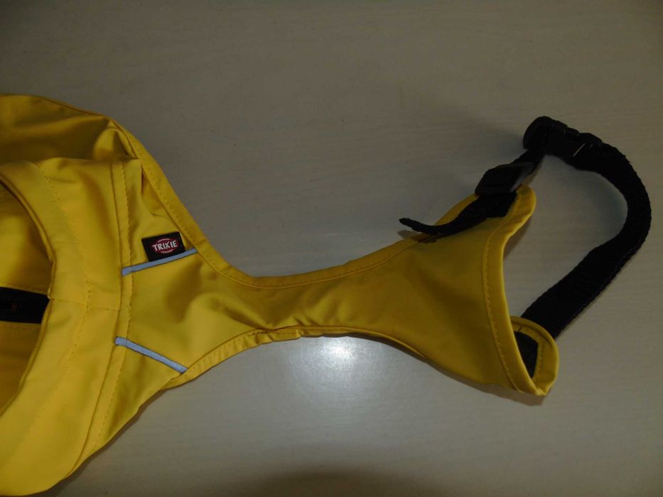 nowa przeciwdeszczowa kurtka - płaszczyk TRIXIE 25 cm