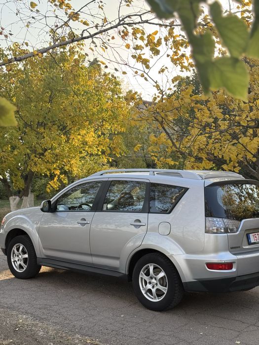 Mitsubishi Outlander 2011 ГОД 2.0 дизель полный привод