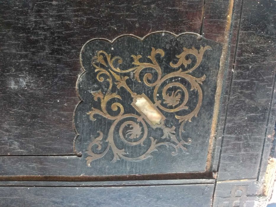 Stary, zgrabny fortepian wiedeński z 2 poł. XIX w. do renowacji; dekor